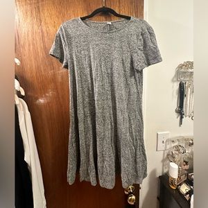 Old Navy grey short sleeved dress - size medium